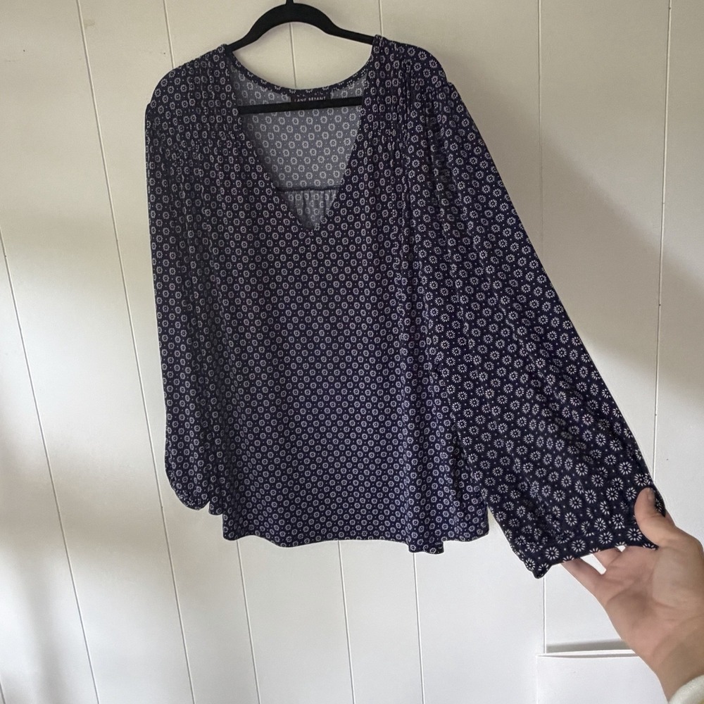 Lane Bryant NWT Plus 26/28 Navy Floral V-Neck Long Sleeve Swing Blouse Top
